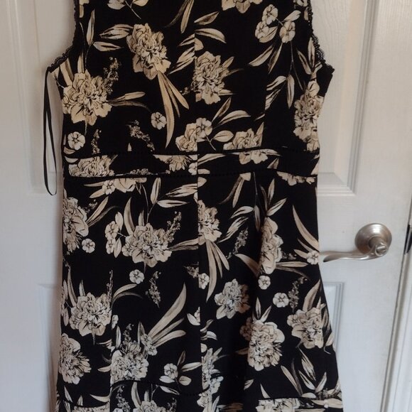 Floral Midi Dress - Picture 5 of 6
